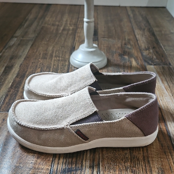 CROCS Boys Beige and Brown Canvas Slip-Ons Casual Shoes. - Picture 1 of 11